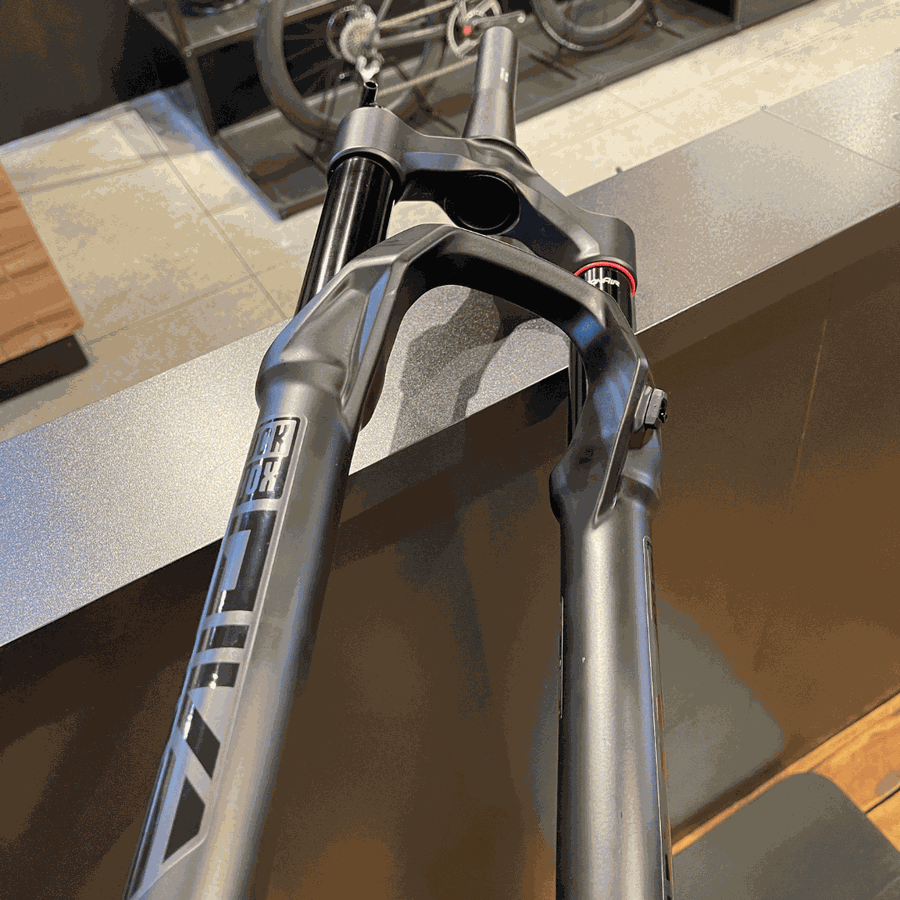 Garfo de Suspensão RockShox Pike 130mm Preta com Trava no Guidão