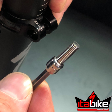 Parafuso em Titânio Para Abraçadeiras Specialized Cabeça e Encosto Redondo Titânio