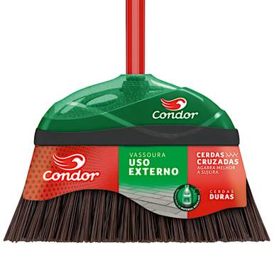 VASSOURA DE USO EXTERNO COM CERDAS CRUZADAS COM CABO CONDOR