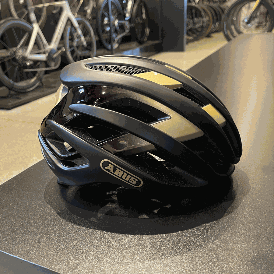 Capacete Abus Airbreaker Preto e Dourado