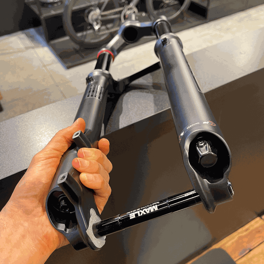 Garfo de Suspensão RockShox Pike 130mm Preta com Trava no Guidão