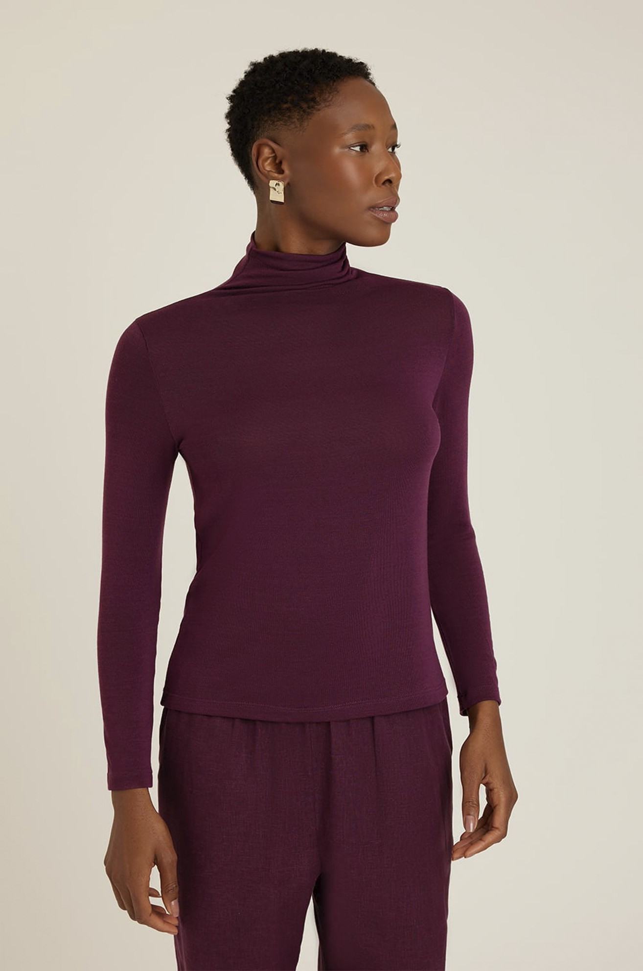 Blusa gola alta manga longa tricot ameixa