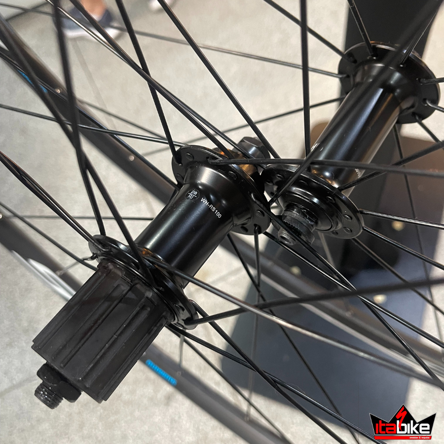 Par de Roda Shimano Original WH-RS100 10/11v com Blocagem 
