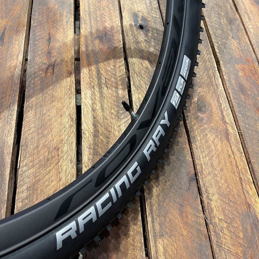 Pneu Schwalbe Tubeless Racing Ray Preto