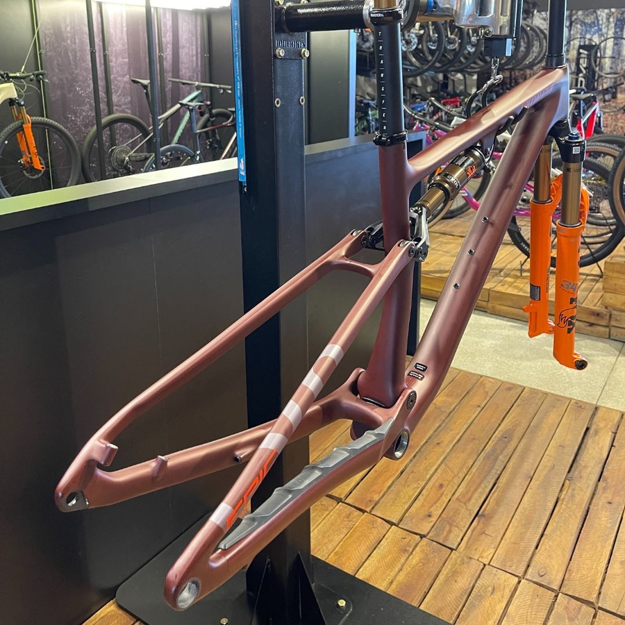 Quadro Specialized Epic Evo com Kashima Vermelho Queimado