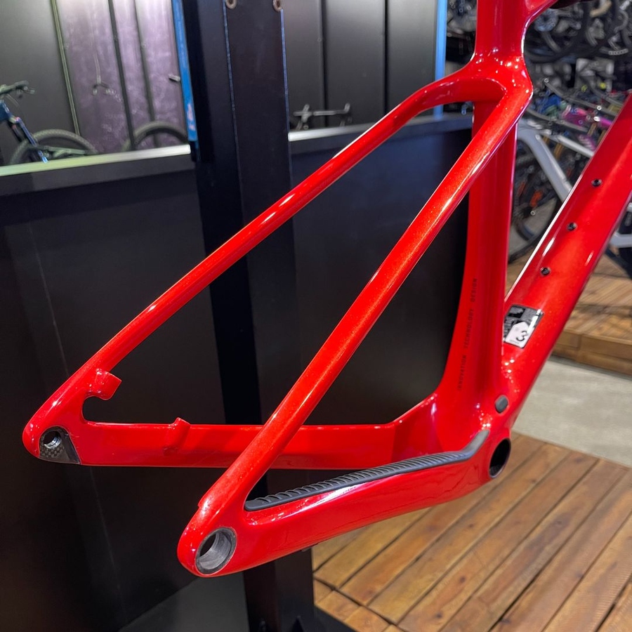 Quadro Scott Em Carbono Scale HMF HT Vermelho e Preto