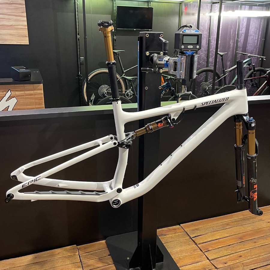 Quadro Specialized Epic Evo com Kashima Branco
