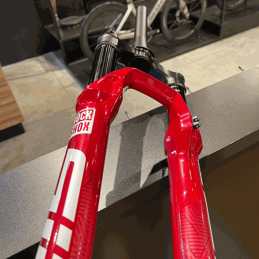 Garfo de Suspensão RockShox Sid Ultimate 120mm Vermelha com Trava no Guidão