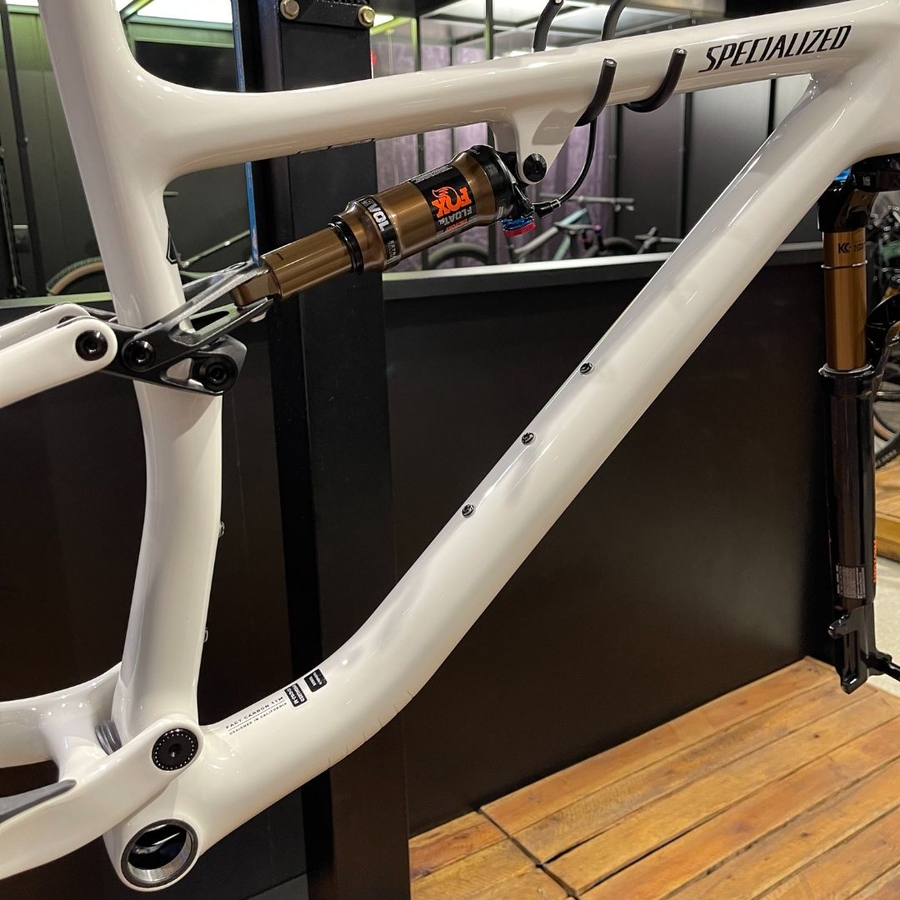 Quadro Specialized Epic Evo com Kashima Branco