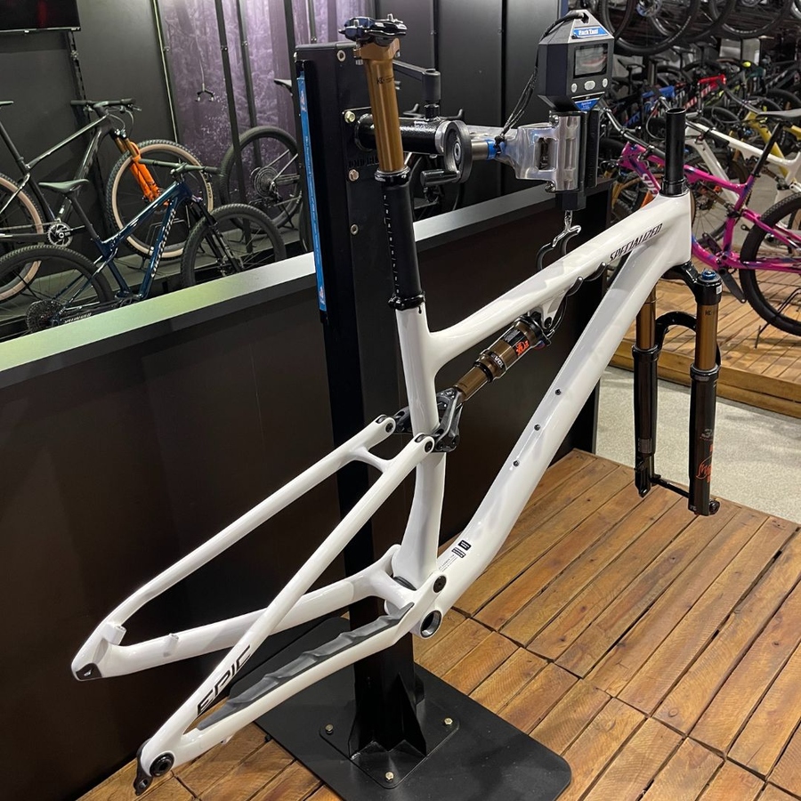 Quadro Specialized Epic Evo com Kashima Branco