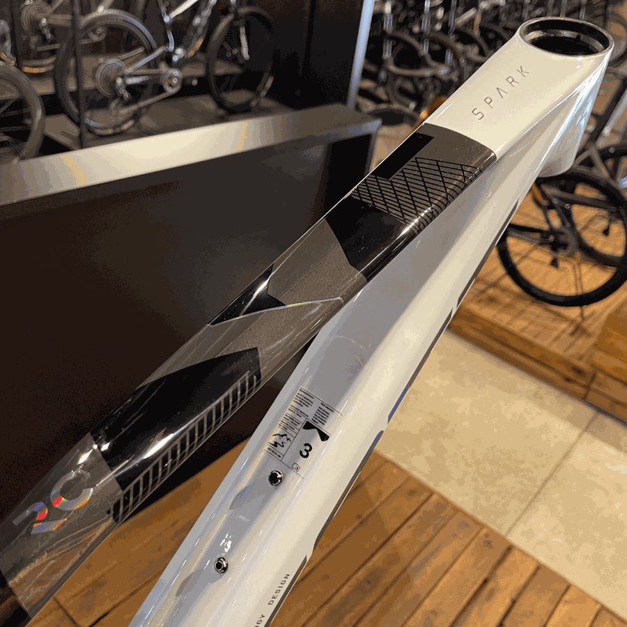 Quadro SCOTT Spark RC team em Carbono branco e preto