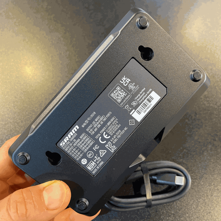 Carregador de Bateria Sram eTap AXS Base para 4 Baterias 