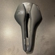Selim Prologo Nago R4 Pas Nack  em carbono Preto  - 4