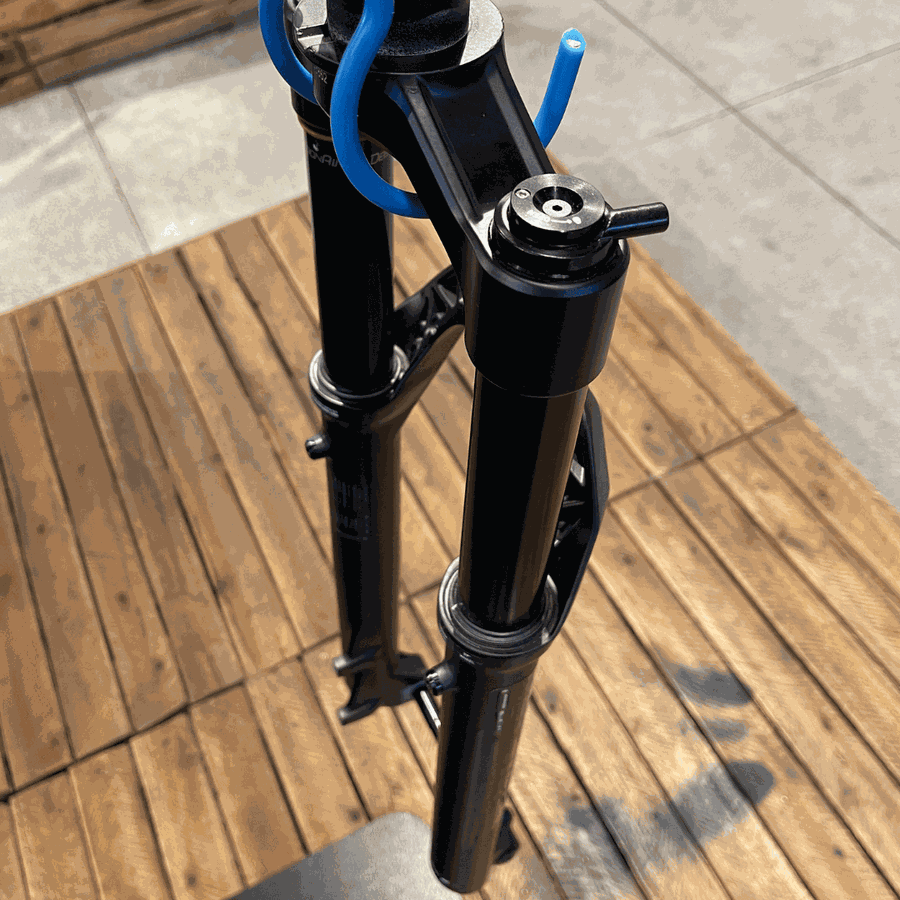 Garfo de Suspensão RockShox Pike 130mm Preta com Trava no Guidão