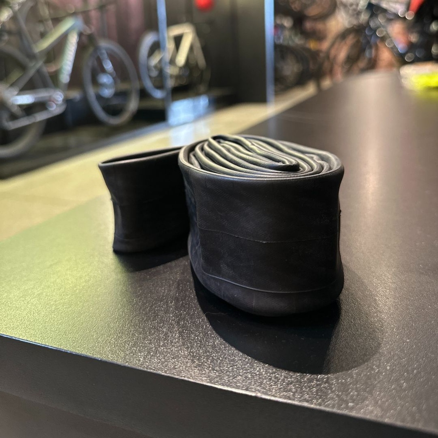 Câmara de Ar Specialized Com Válvula Presta Aro 29 Preta