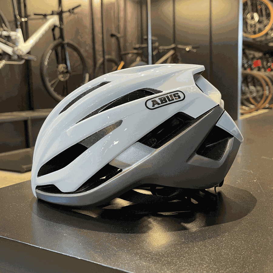 Capacete Abus Stormchaser Branco E Prata