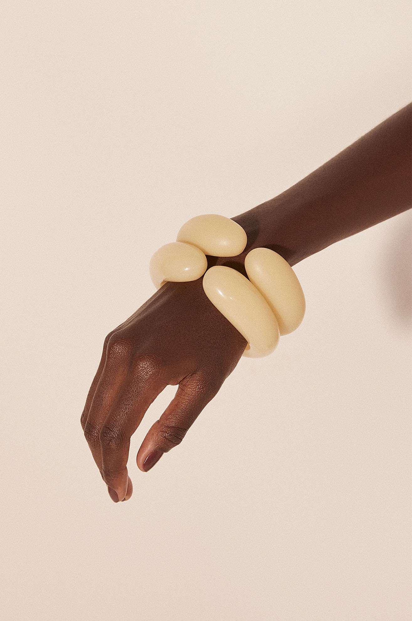 PULSEIRA DE RESINA OFF WHITE
