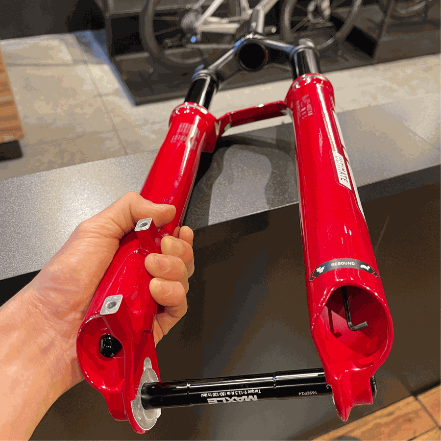 Garfo de Suspensão RockShox Sid Ultimate 120mm Vermelha com Trava no Guidão