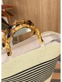 BOLSA DE PALHA COM ALÇA DE BAMBU NATURAL E LISTRAS PRETA - 2