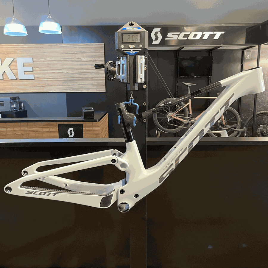 Quadro SCOTT Spark RC team em Carbono branco e preto