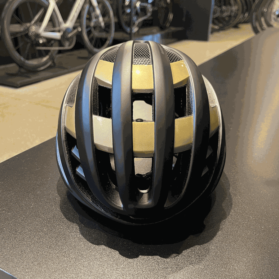 Capacete Abus Airbreaker Preto e Dourado
