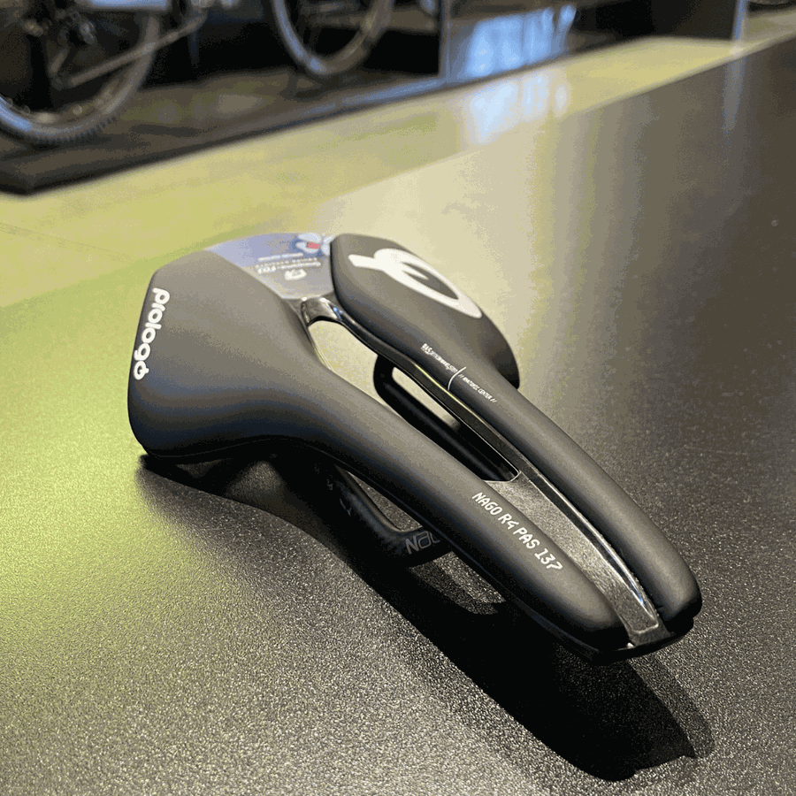 Selim Prologo Nago R4 Pas Nack em Carbono Groupama 