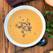 Sopa de Abóbora, quinoa, leite de coco, cebola, erva, cidreira, gengibre, alho, cebolinha e sal do himalaia - 1