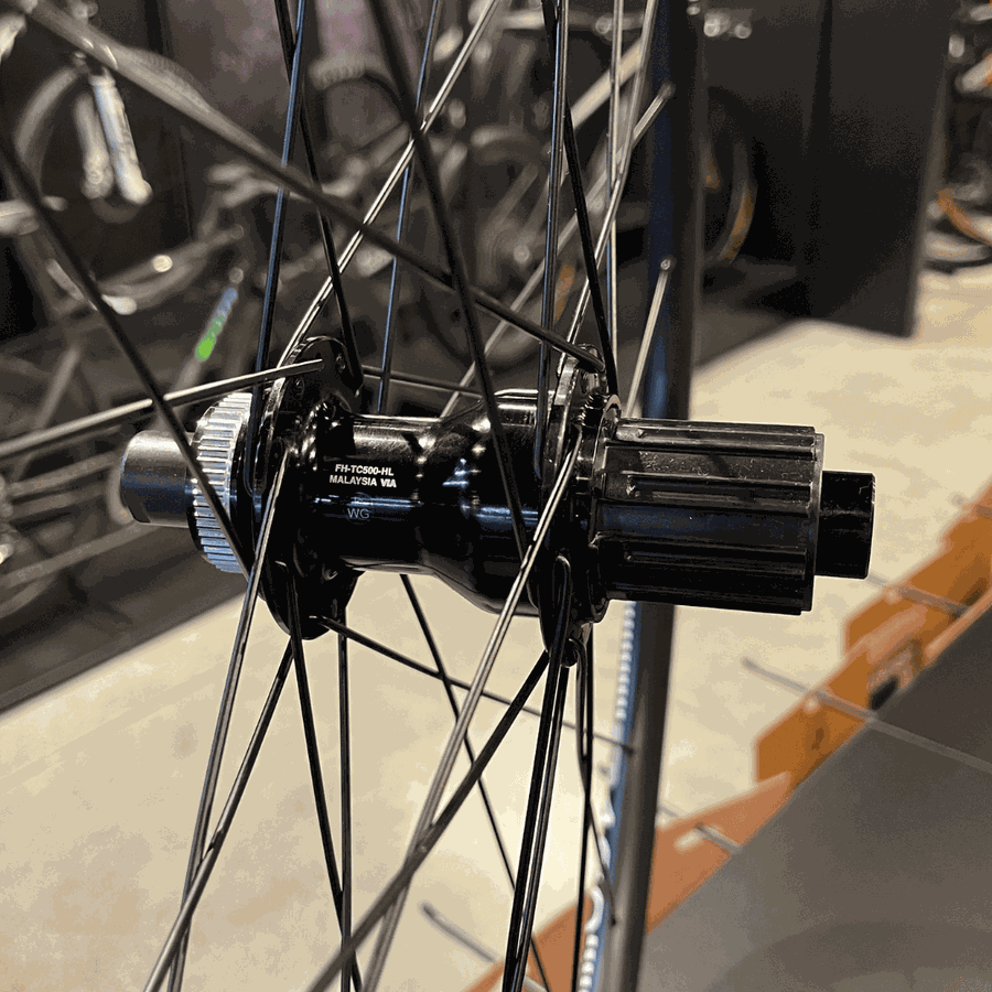 Rodas DT SWISS R460 em Alumínio com cubos SHIMANO